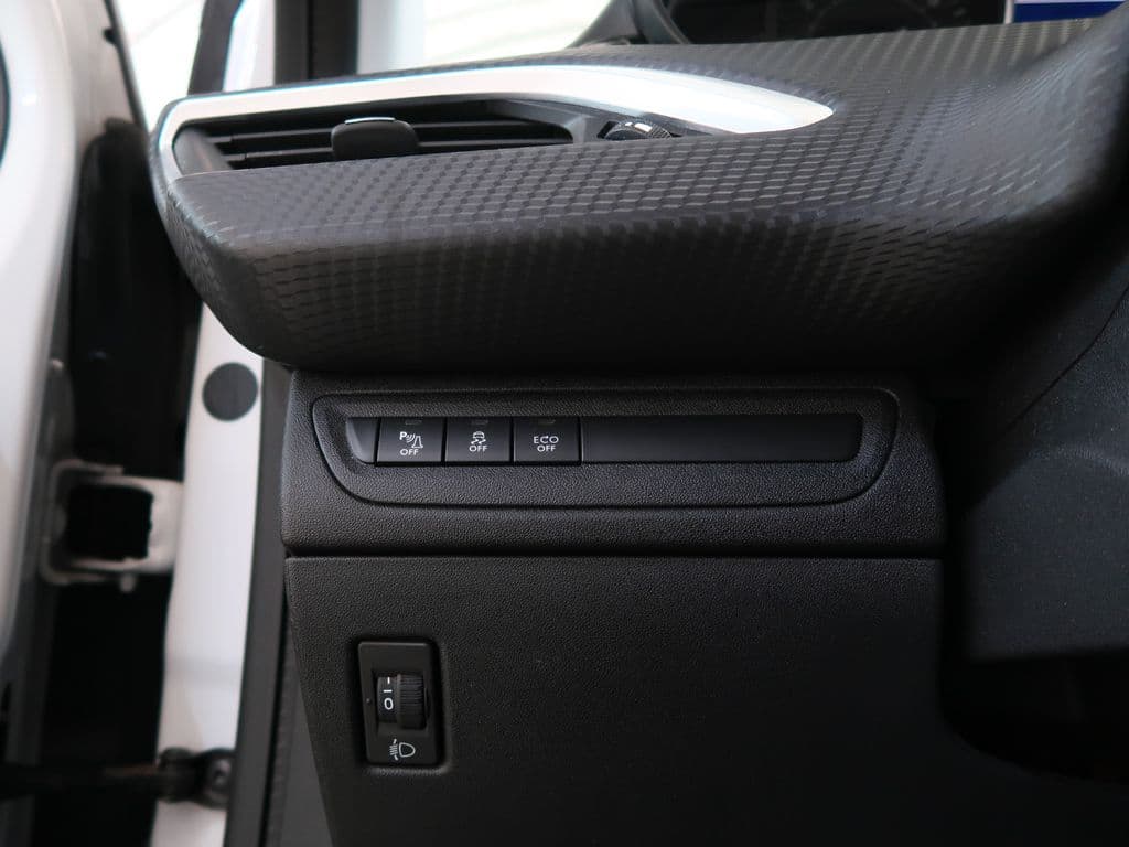 Peugeot 208 - 14