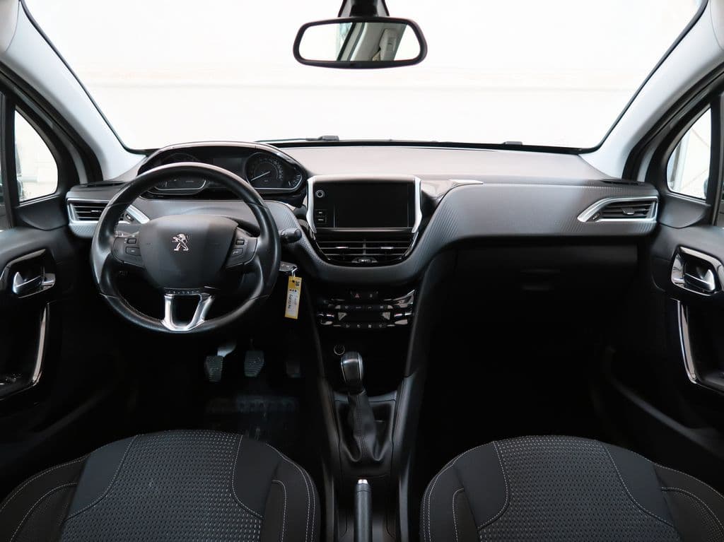 Peugeot 208 - 20