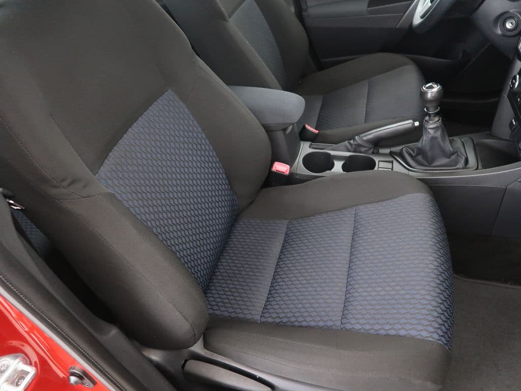 2015 Toyota Auris - 13