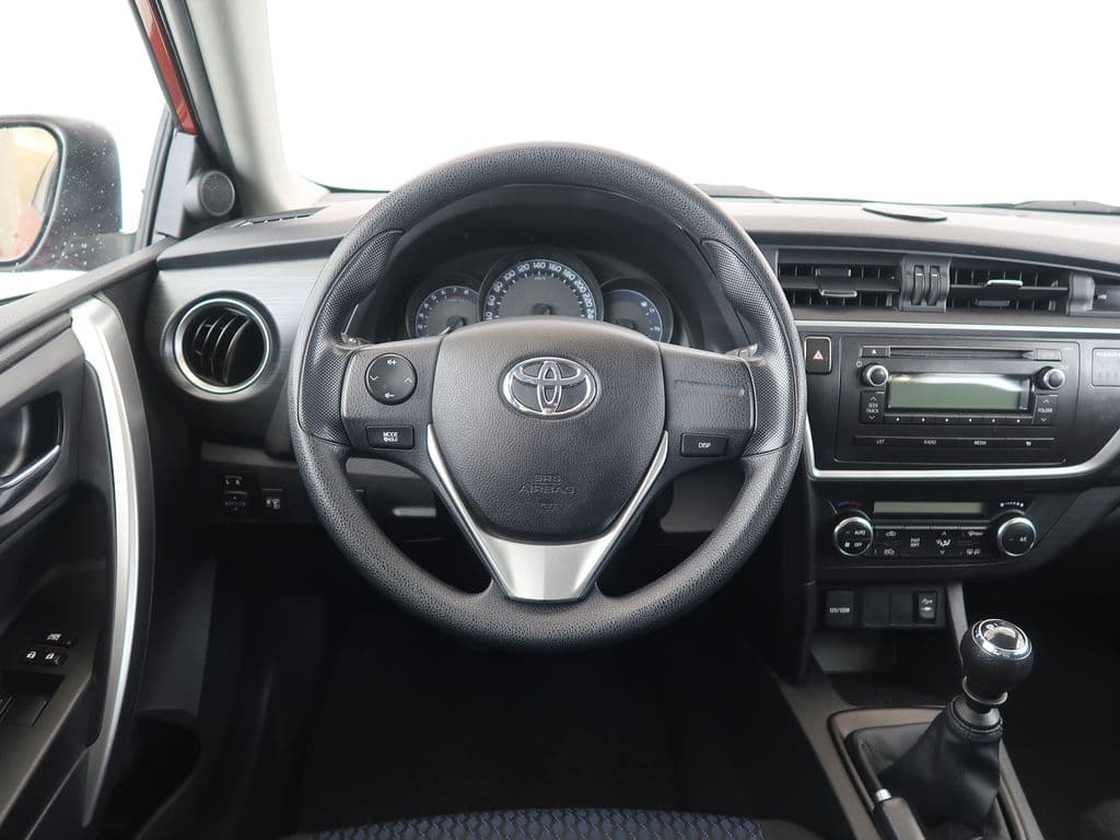 2015 Toyota Auris - 15