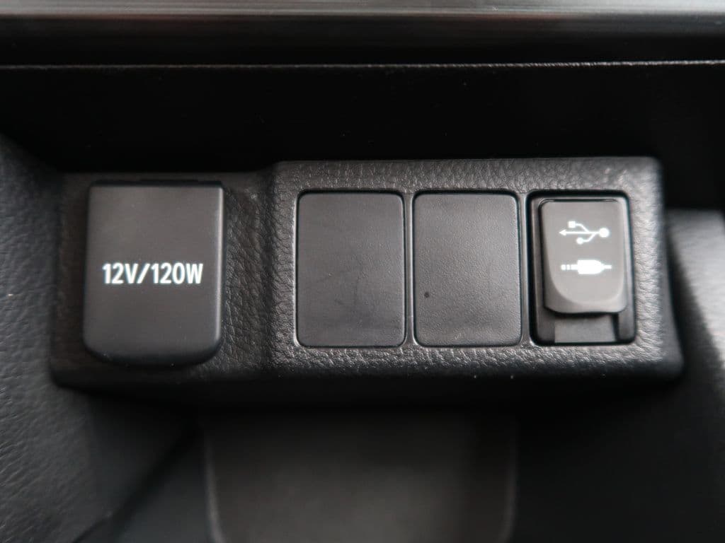 2015 Toyota Auris - 18