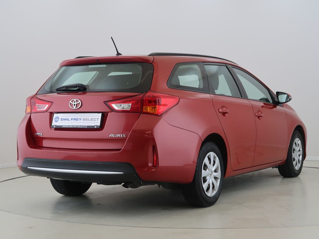 2015 Toyota Auris - 5