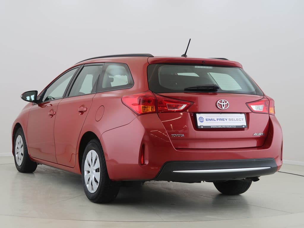 2015 Toyota Auris - 7