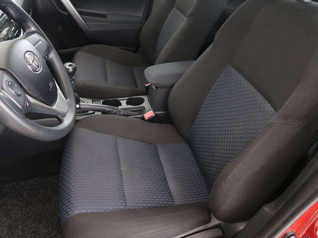 2015 Toyota Auris - 9