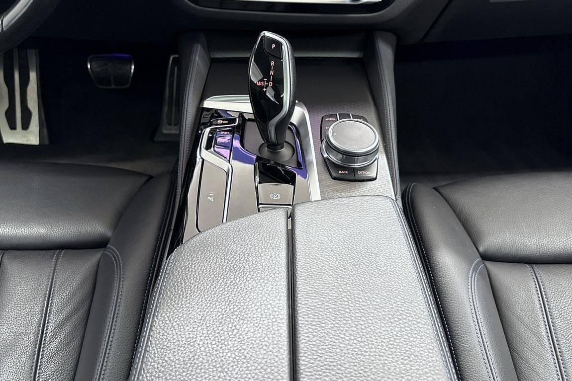 2020 BMW 5-Series - 11