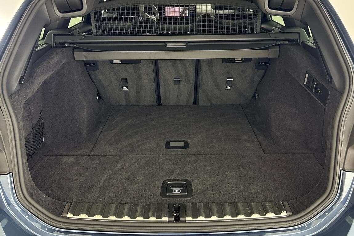 2025 BMW 3-Series - 8