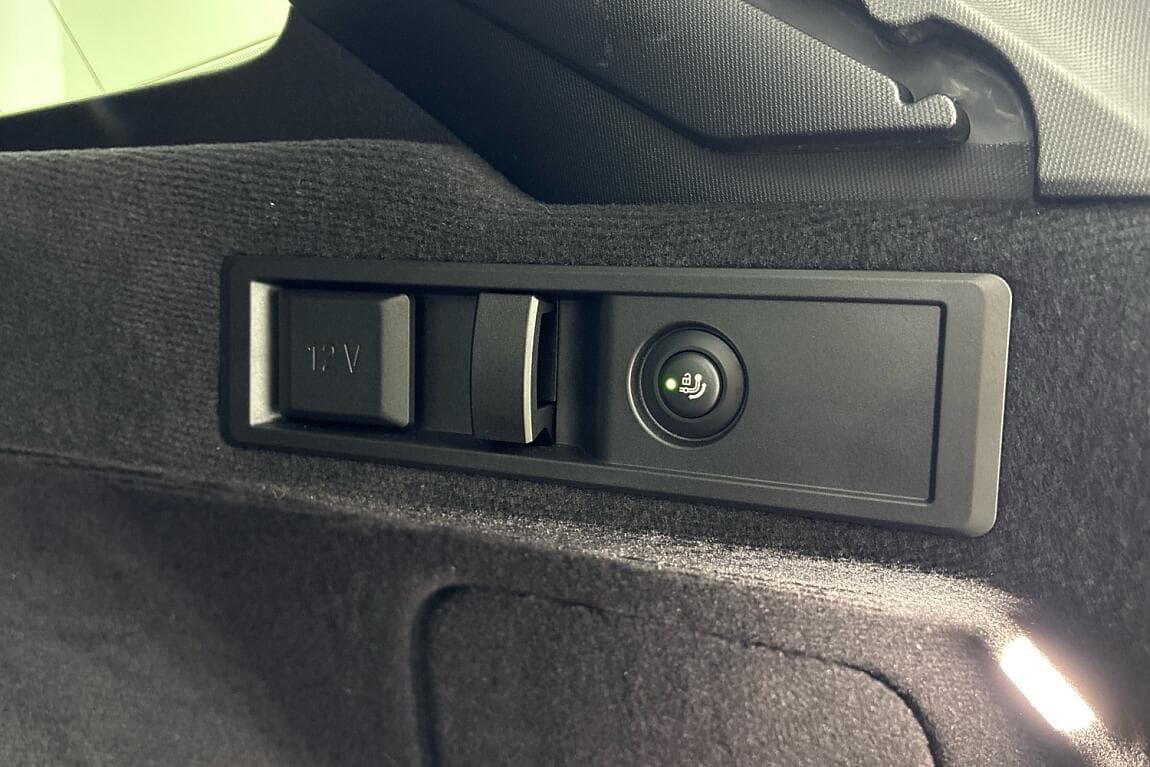 2025 BMW 3-Series - 9