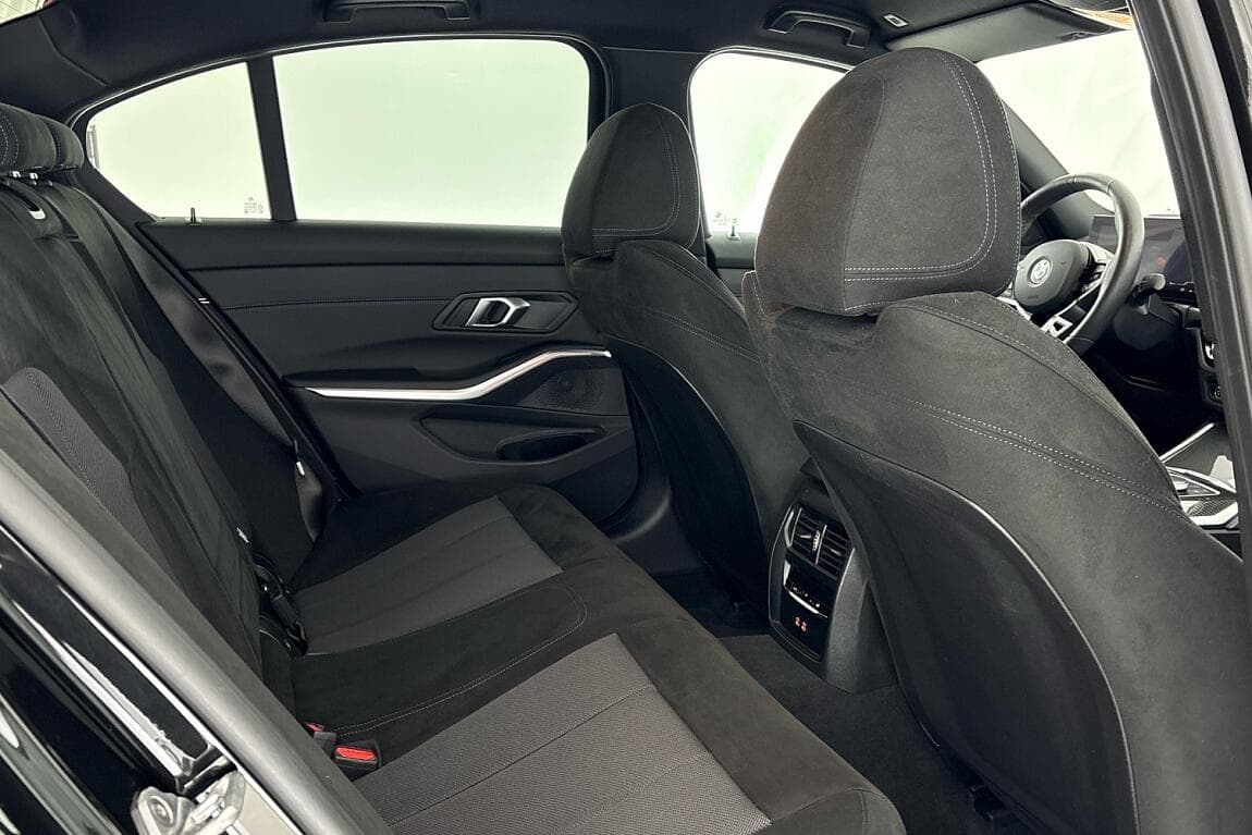 2025 BMW 3-Series - 13
