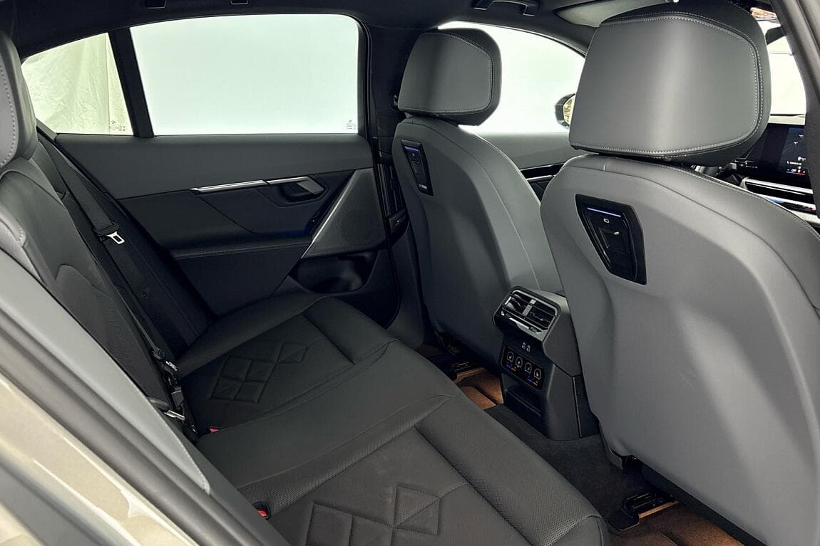 2025 BMW 5-Series - 11