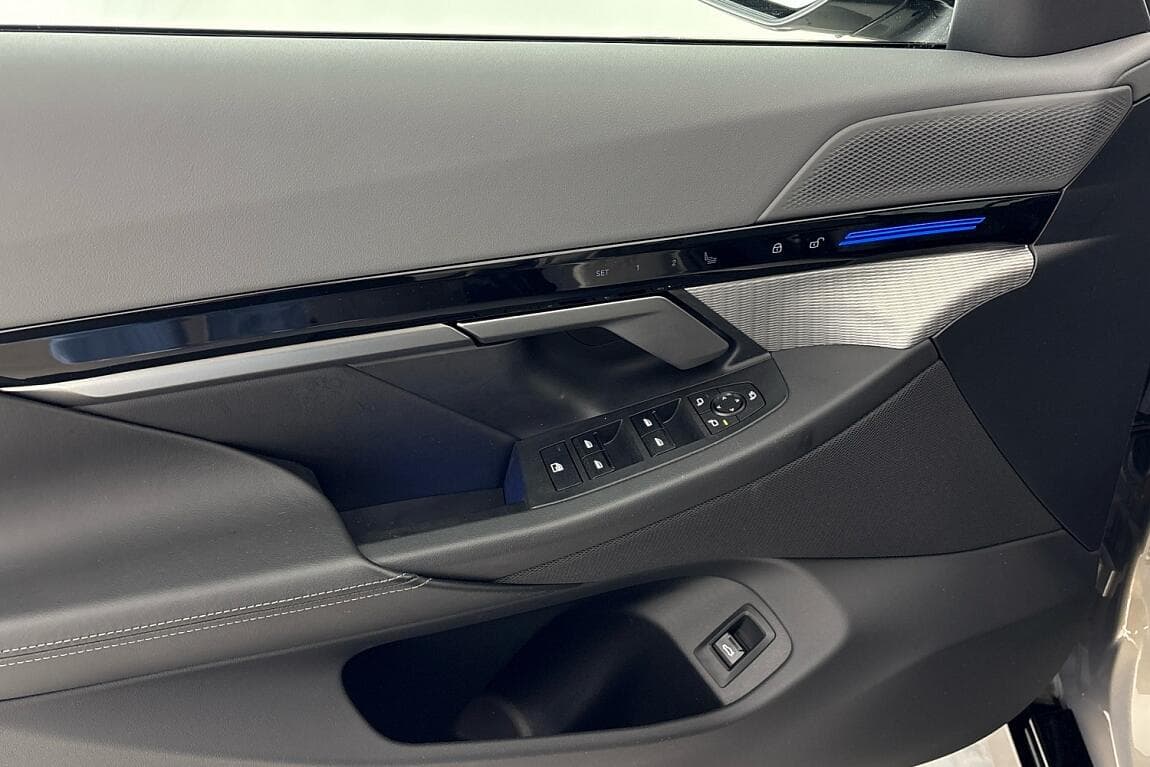 2025 BMW 5-Series - 14