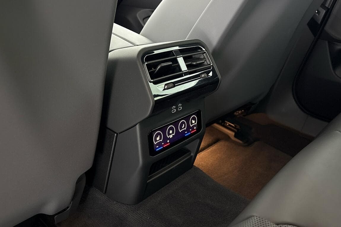 2025 BMW 5-Series - 18