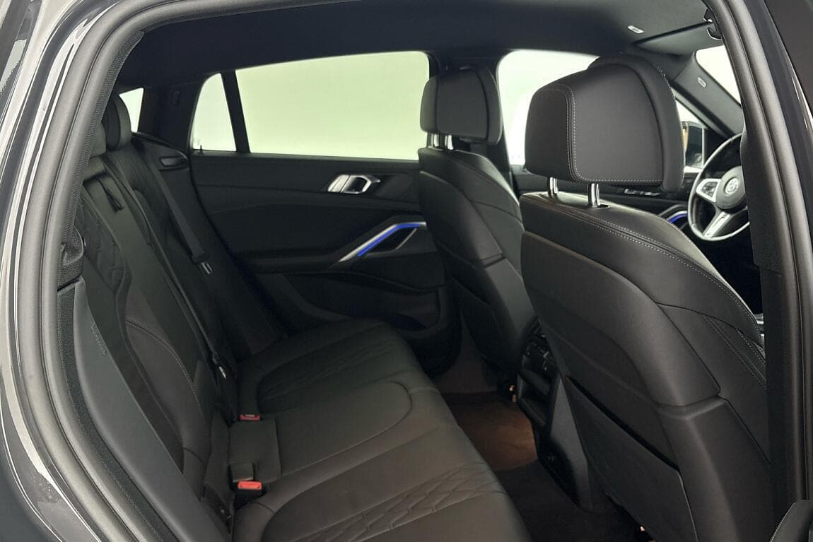 2022 BMW X6 - 11