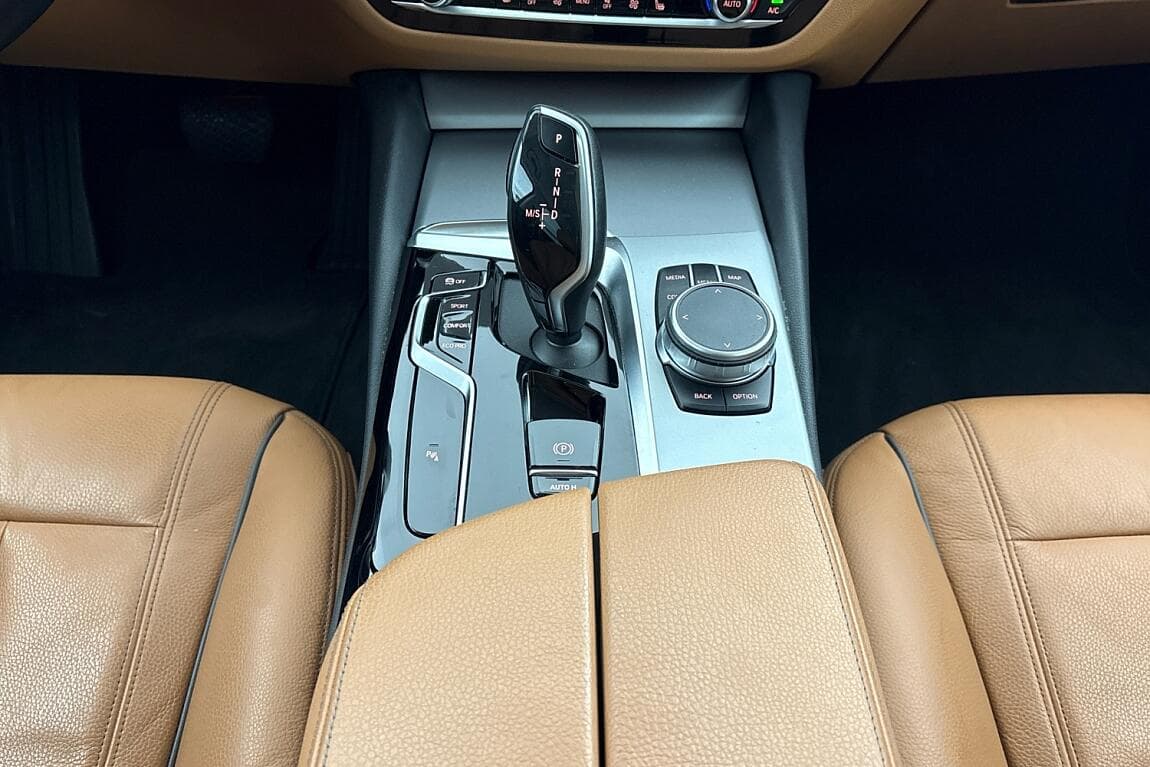 2021 BMW 5-Series - 10