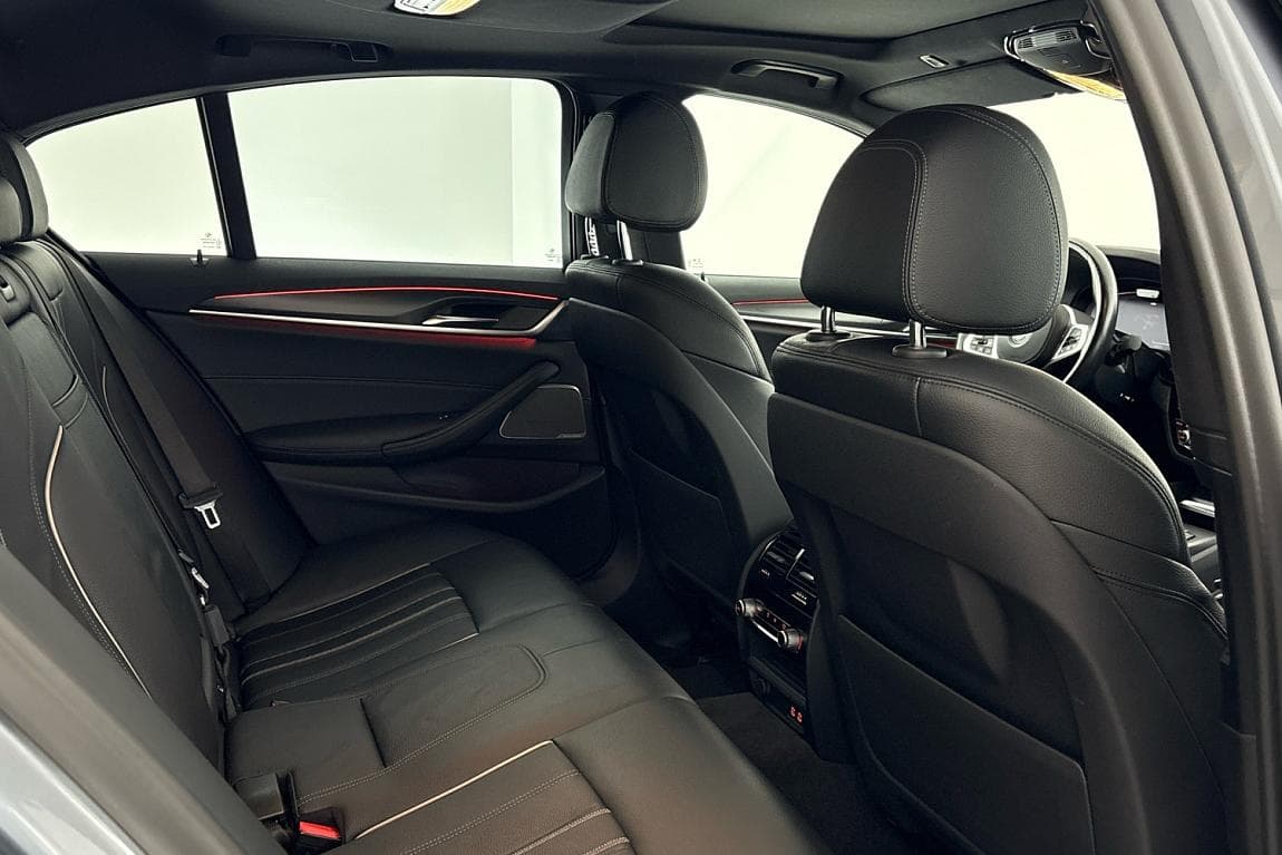 2021 BMW 5-Series - 11