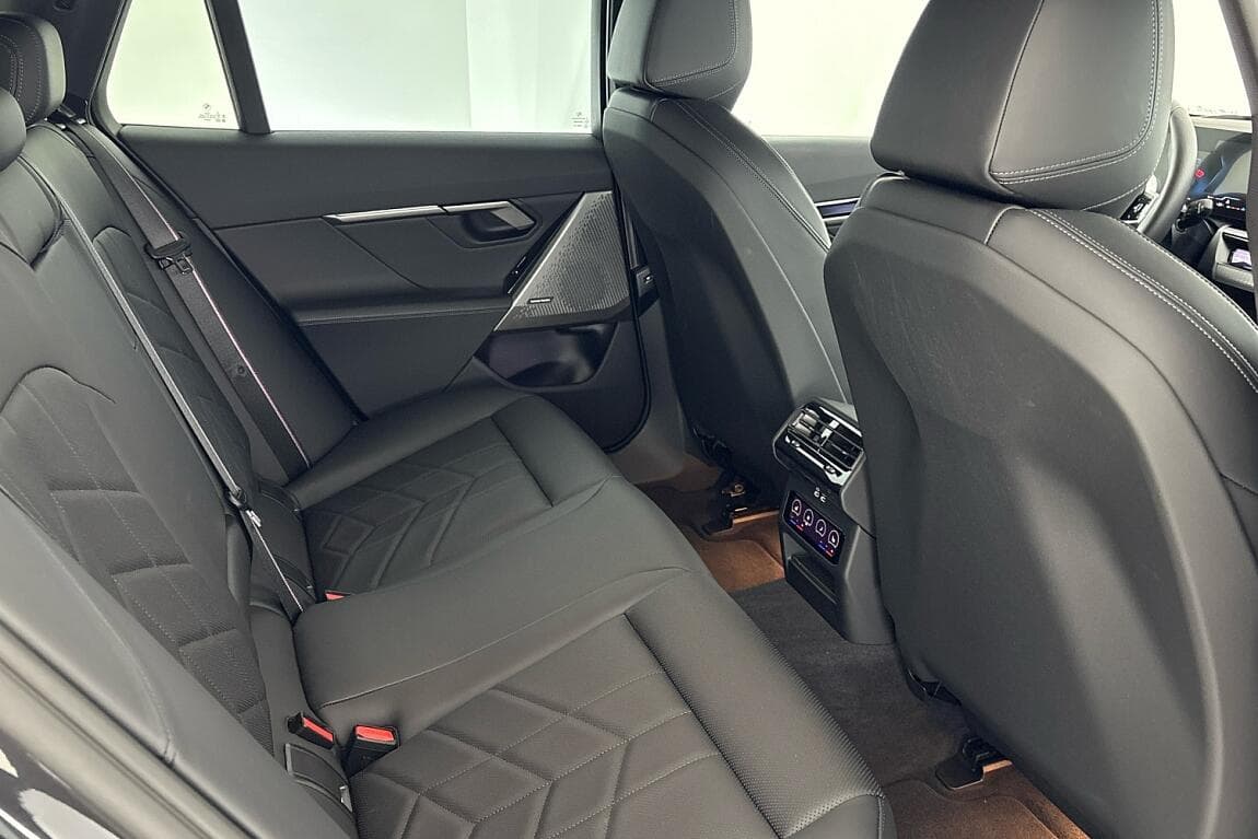 2025 BMW 5-Series - 11