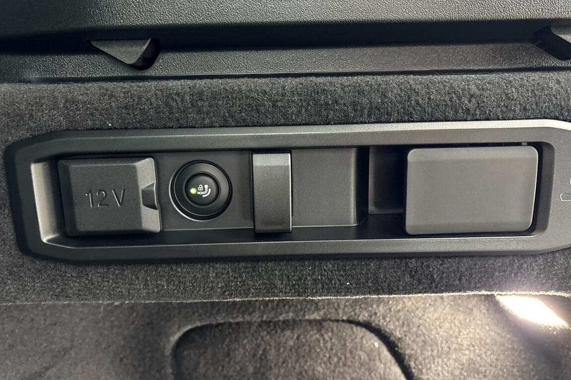 2025 BMW 5-Series - 14