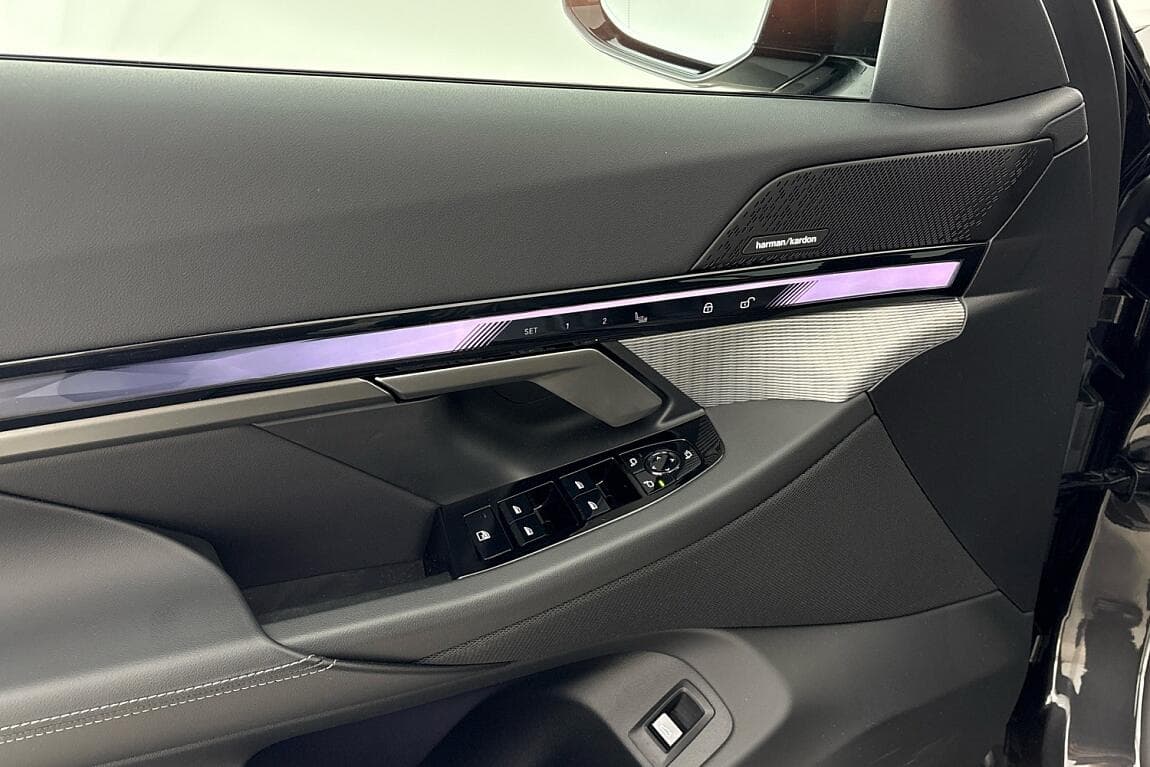 2025 BMW 5-Series - 16