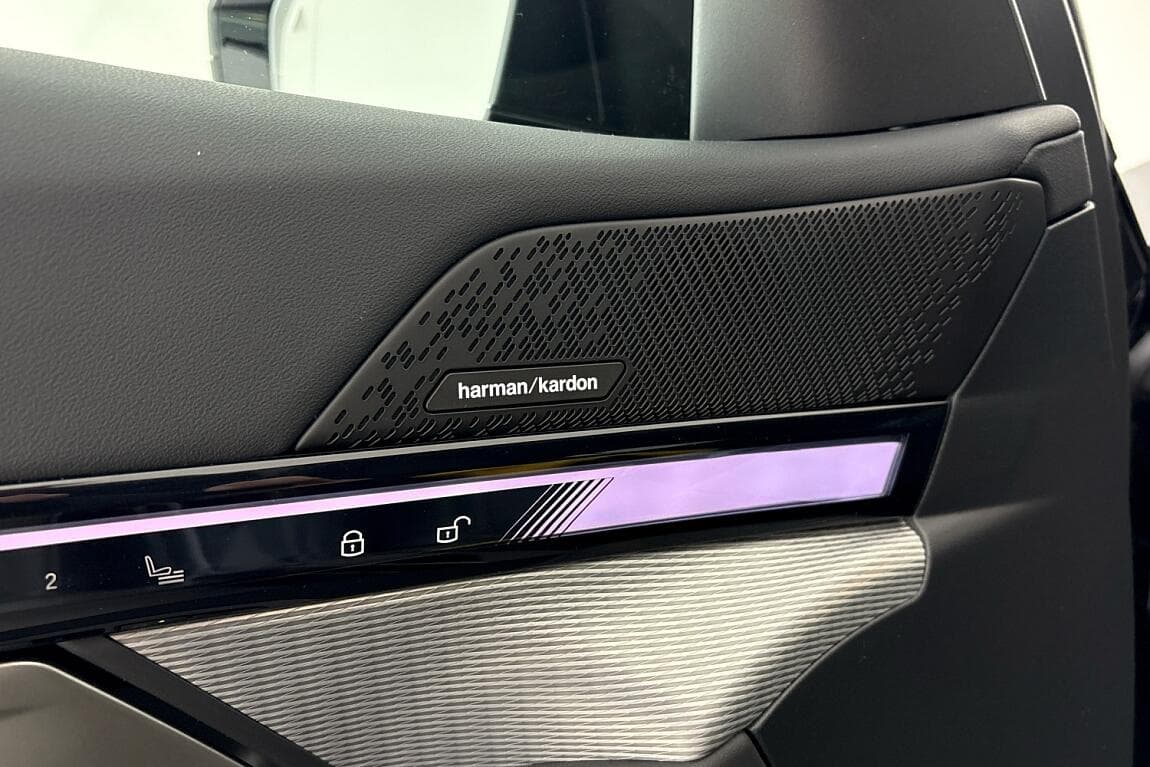 2025 BMW 5-Series - 17