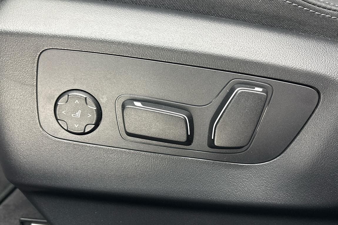 2025 BMW 5-Series - 18