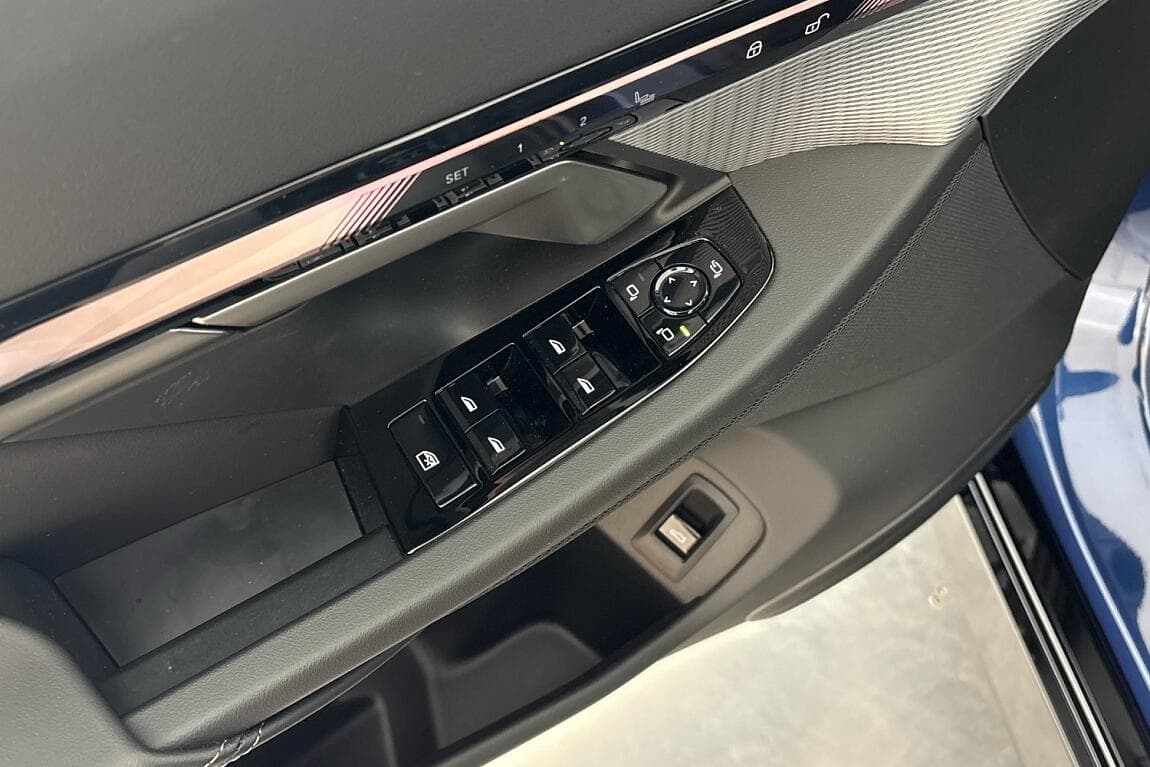 2025 BMW 5-Series - 14