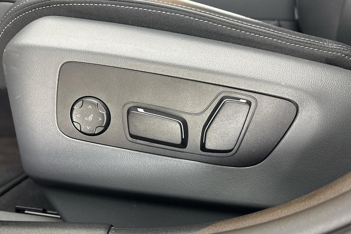 2025 BMW 5-Series - 14