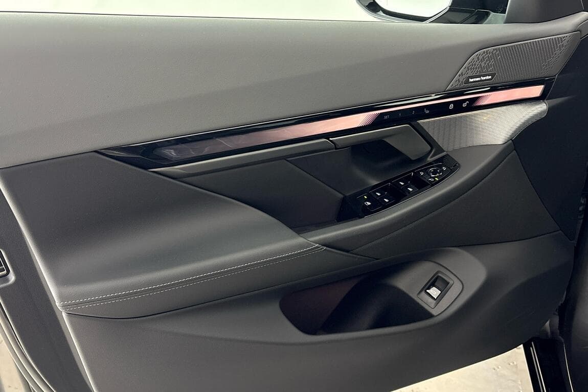 2025 BMW 5-Series - 15