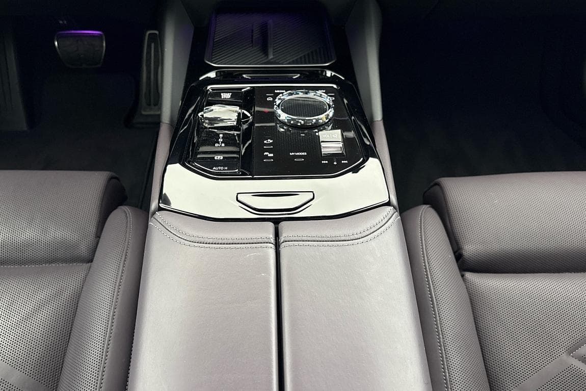 2025 BMW 5-Series - 10