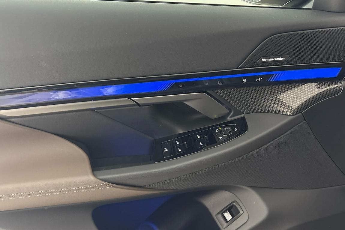 2025 BMW 5-Series - 18