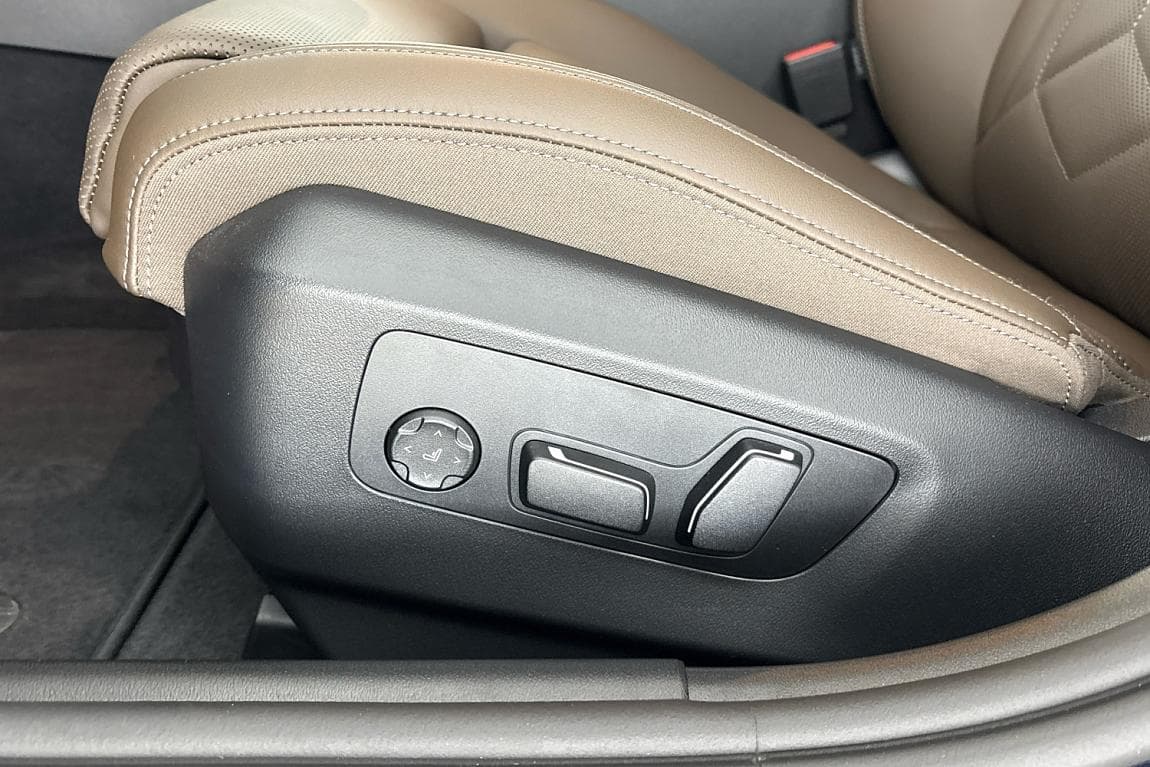 2025 BMW 5-Series - 19