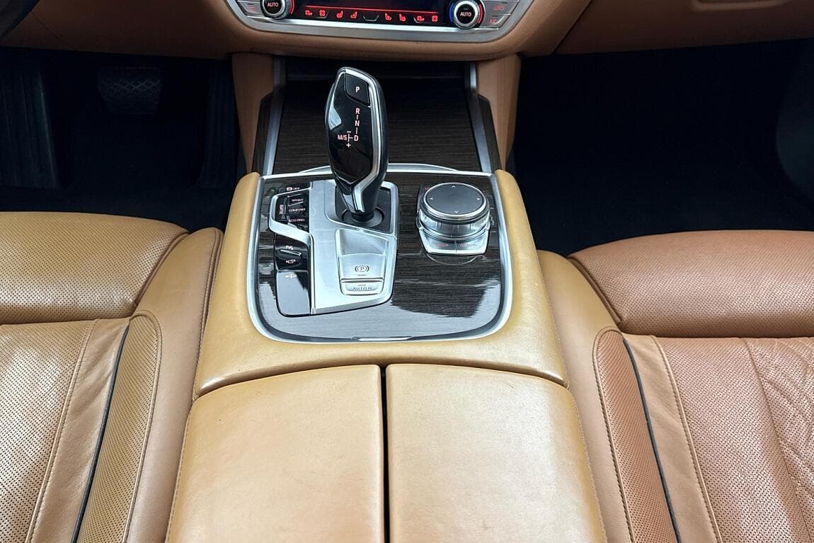2016 BMW 7-Series - 10