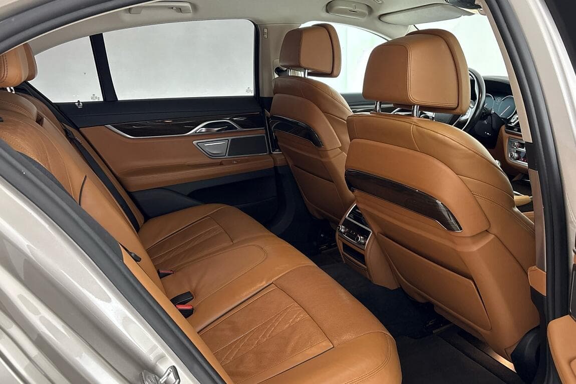 2016 BMW 7-Series - 11
