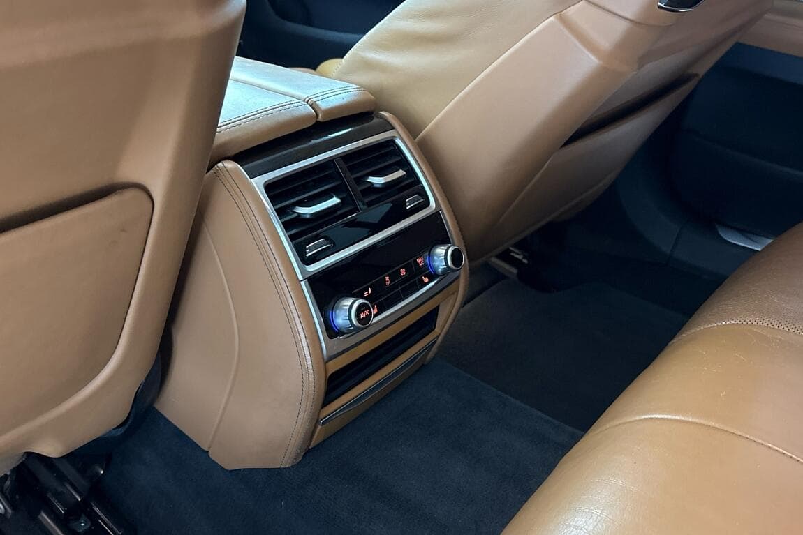 2016 BMW 7-Series - 18