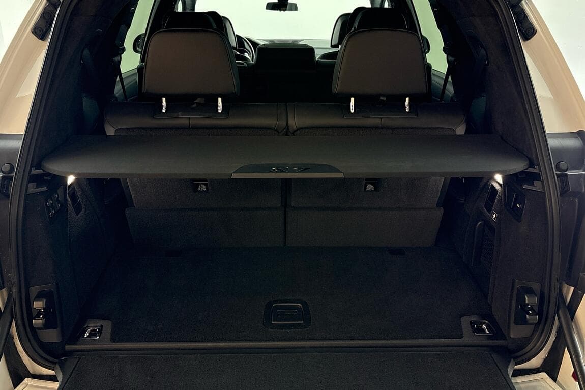 2021 BMW X7 - 14