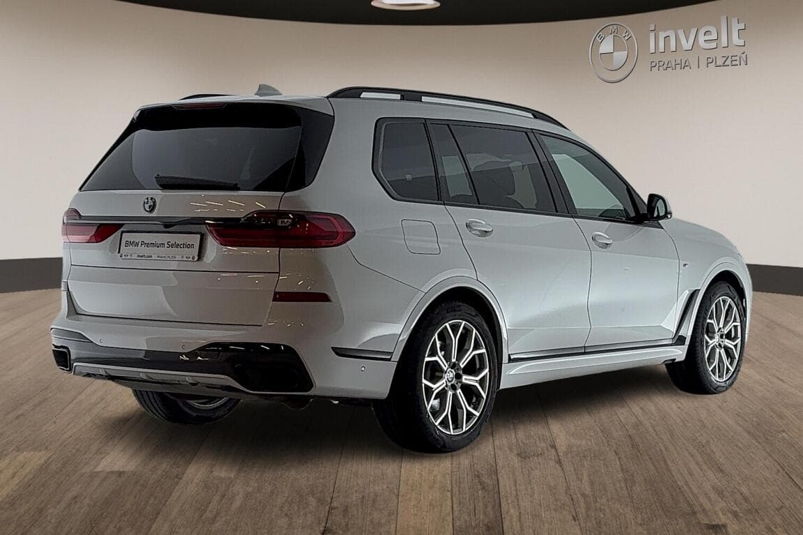 2021 BMW X7 - 3