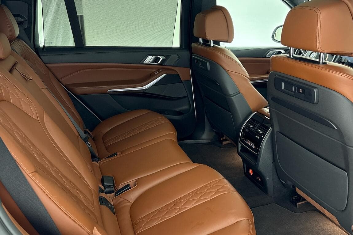 2022 BMW X7 - 17