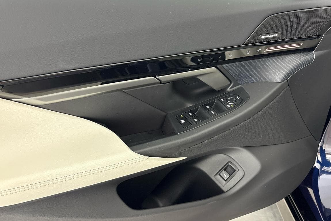 2025 BMW 5-Series - 17