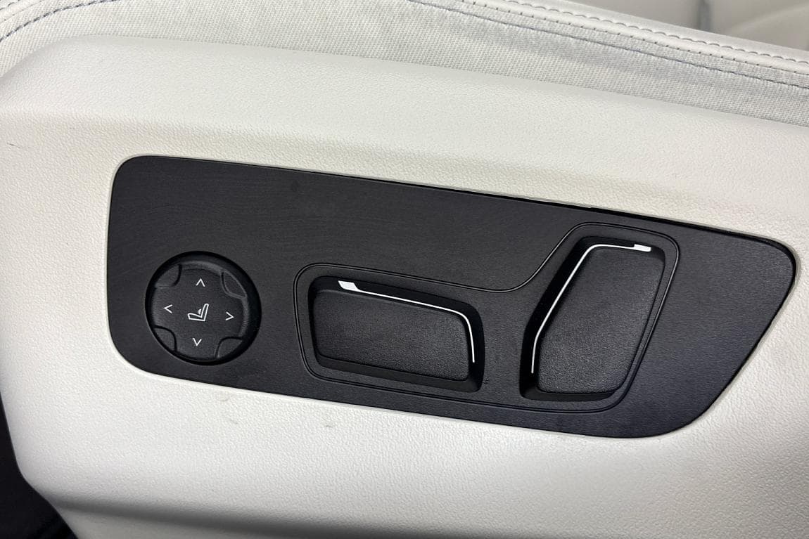 2025 BMW 5-Series - 19