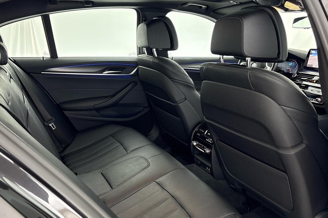 2022 BMW 5-Series - 11