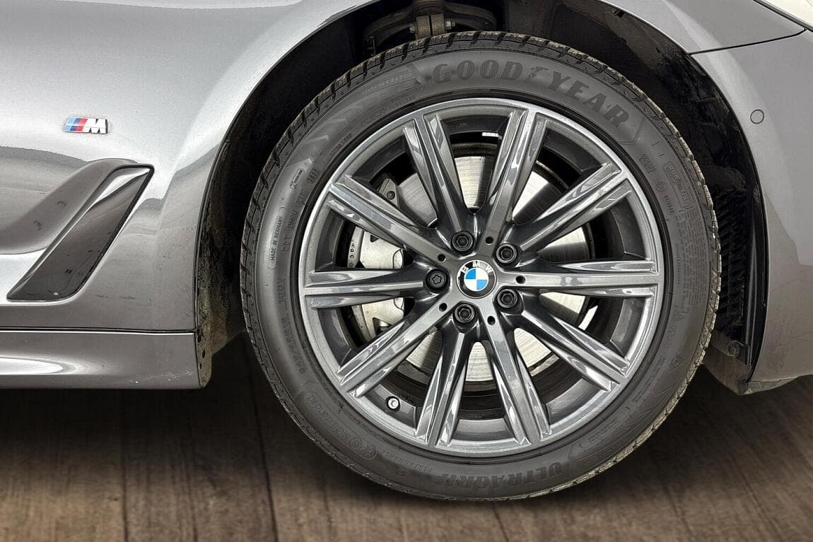 2022 BMW 5-Series - 5