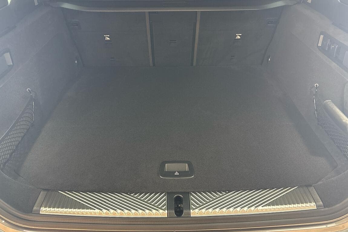 2025 BMW 5-Series - 13