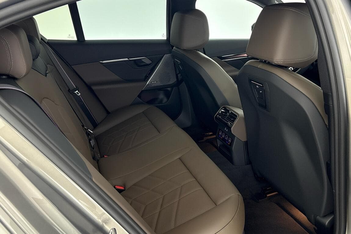 2026 BMW 5-Series - 12