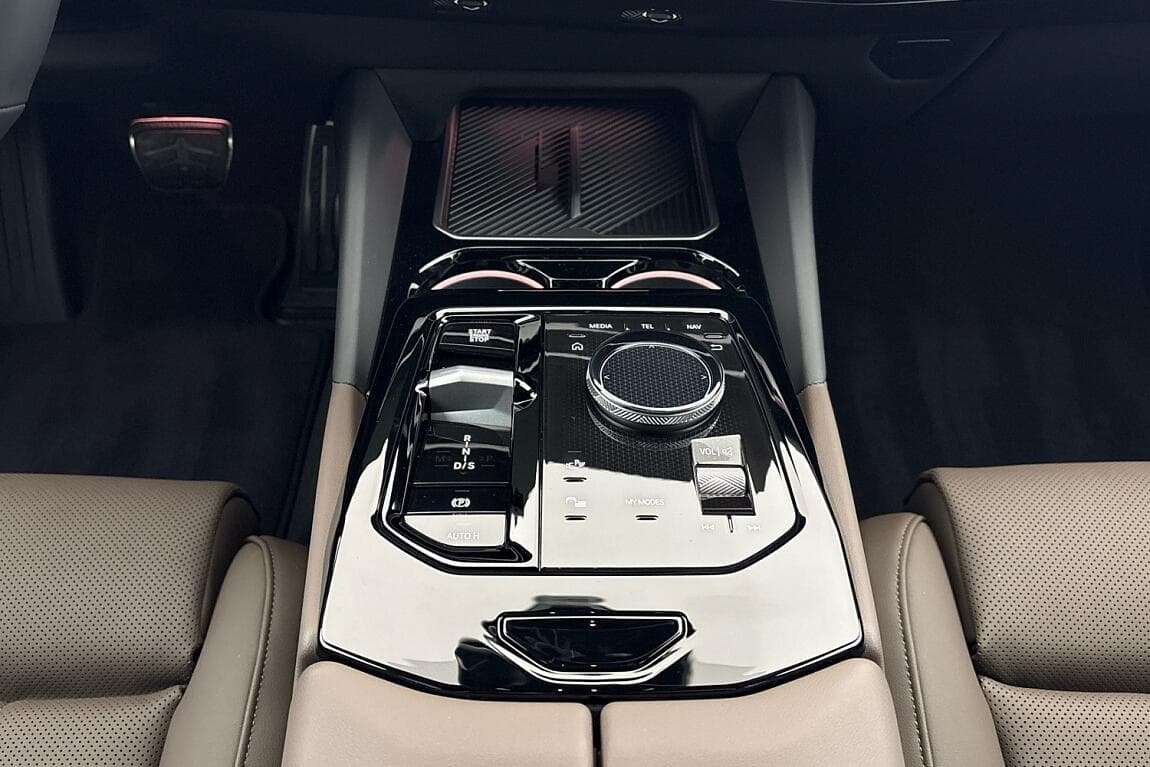 2025 BMW 5-Series - 10