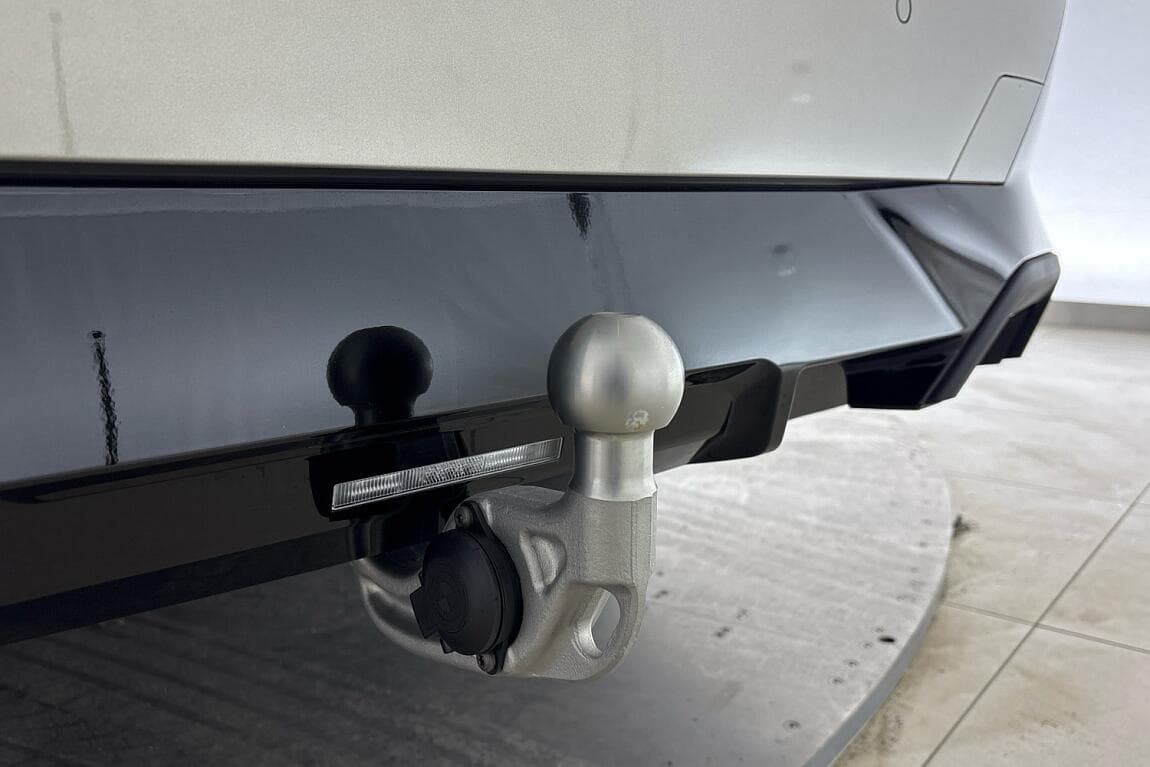 2025 BMW 5-Series - 14