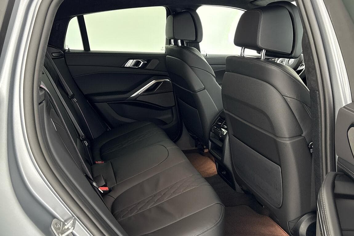 2025 BMW X6 - 12