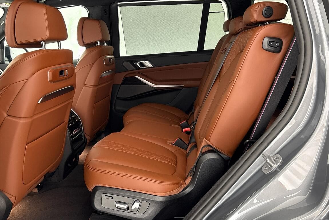 2026 BMW X7 - 8
