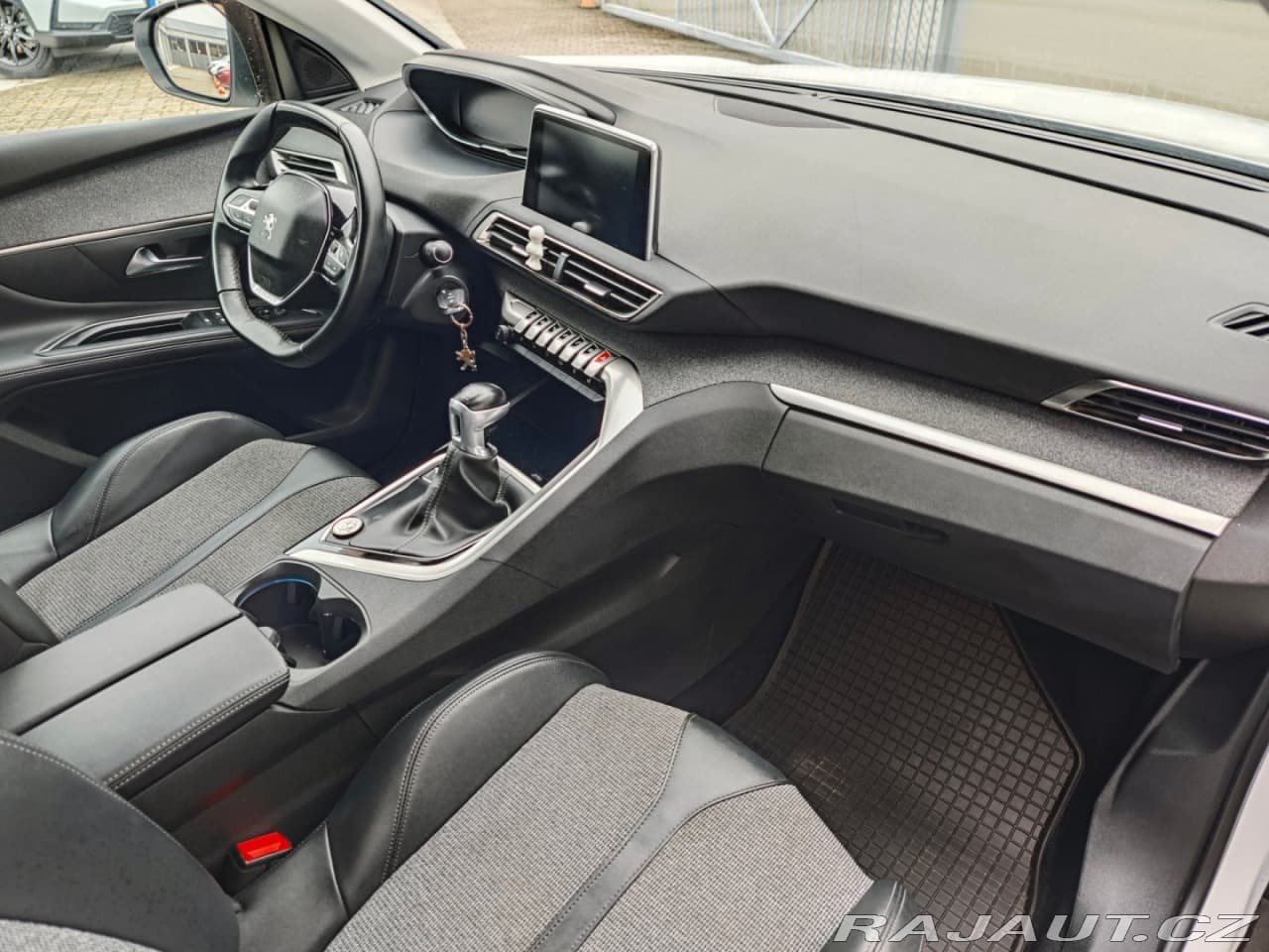 2020 Peugeot 5008 - 10