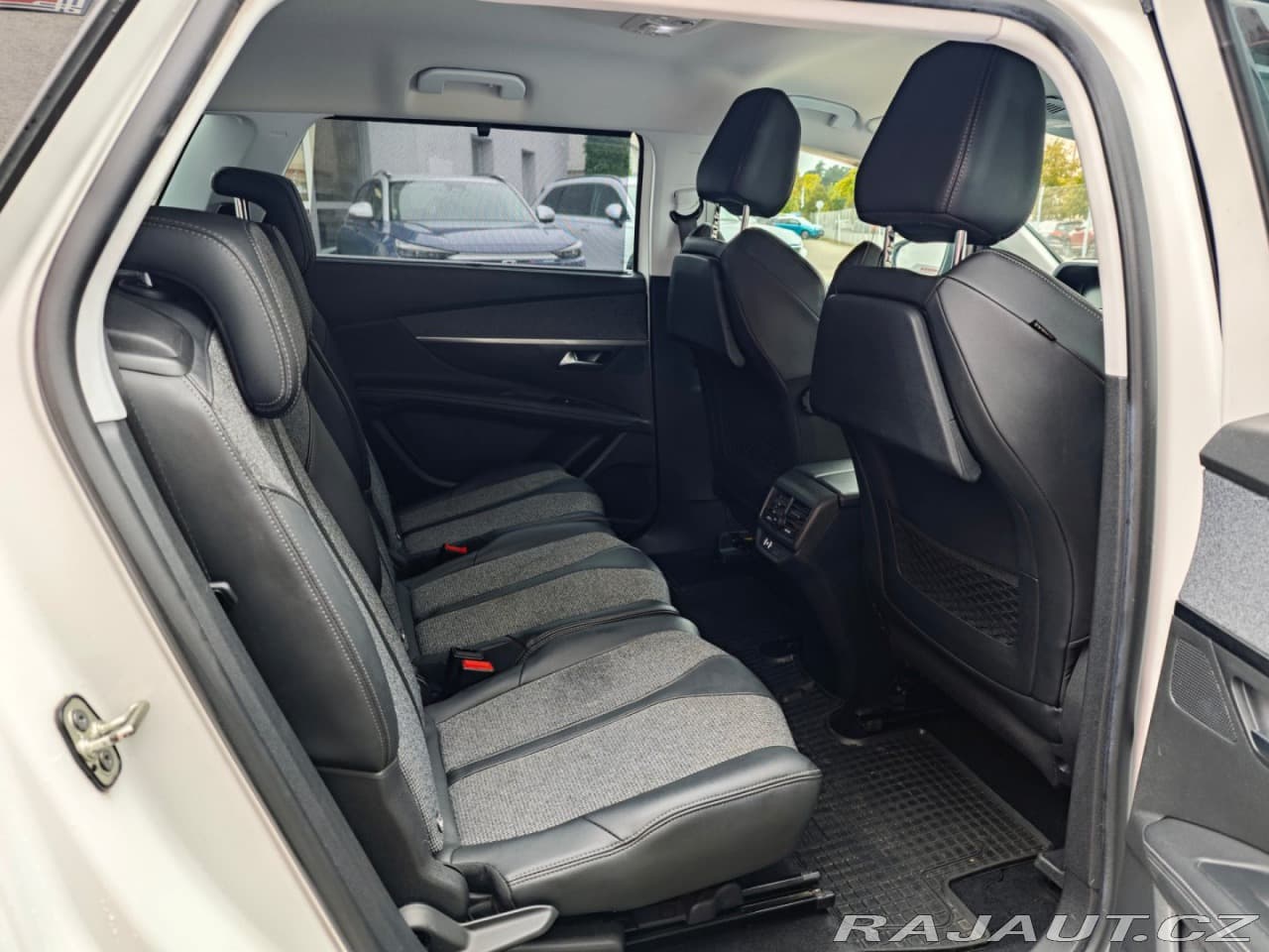 2020 Peugeot 5008 - 12