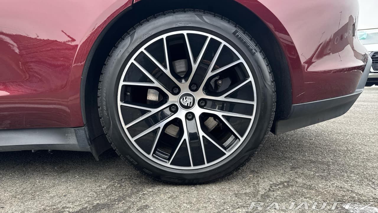 2023 Porsche Taycan - 12