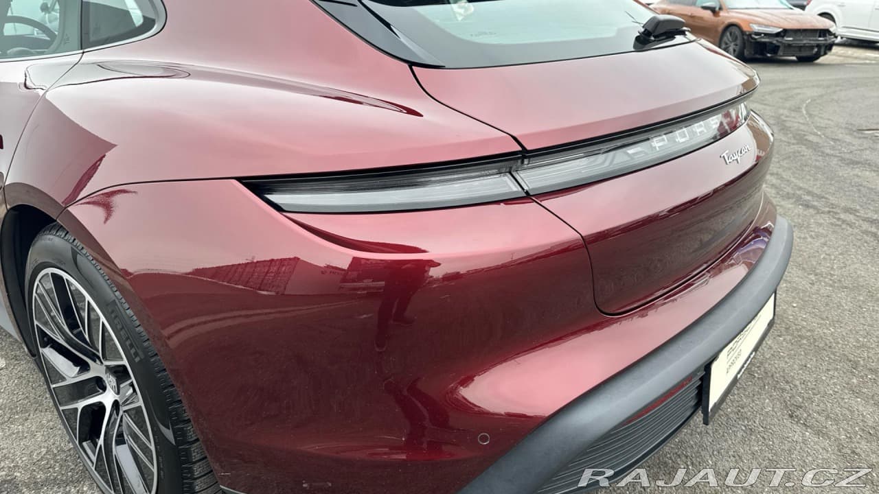 2023 Porsche Taycan - 14