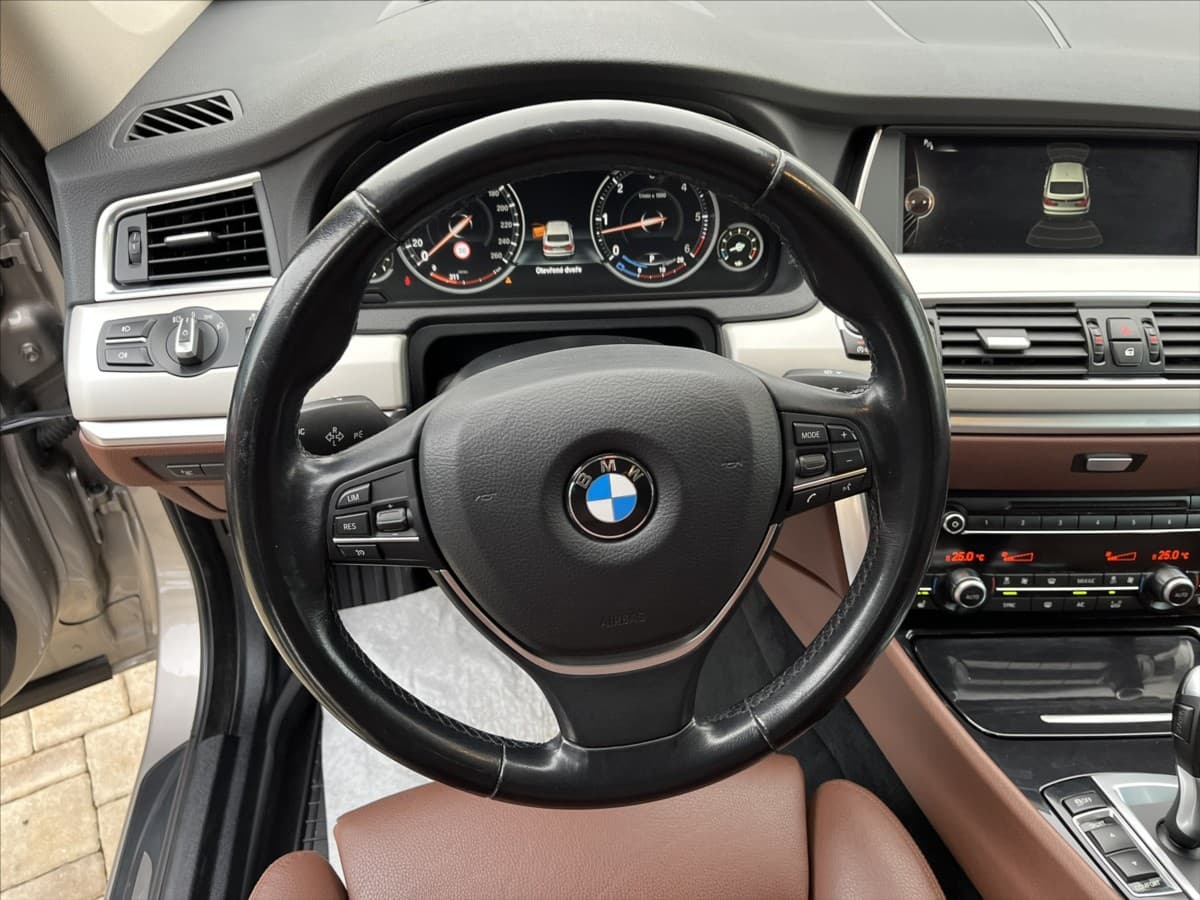 2015 BMW 5-Series - 11